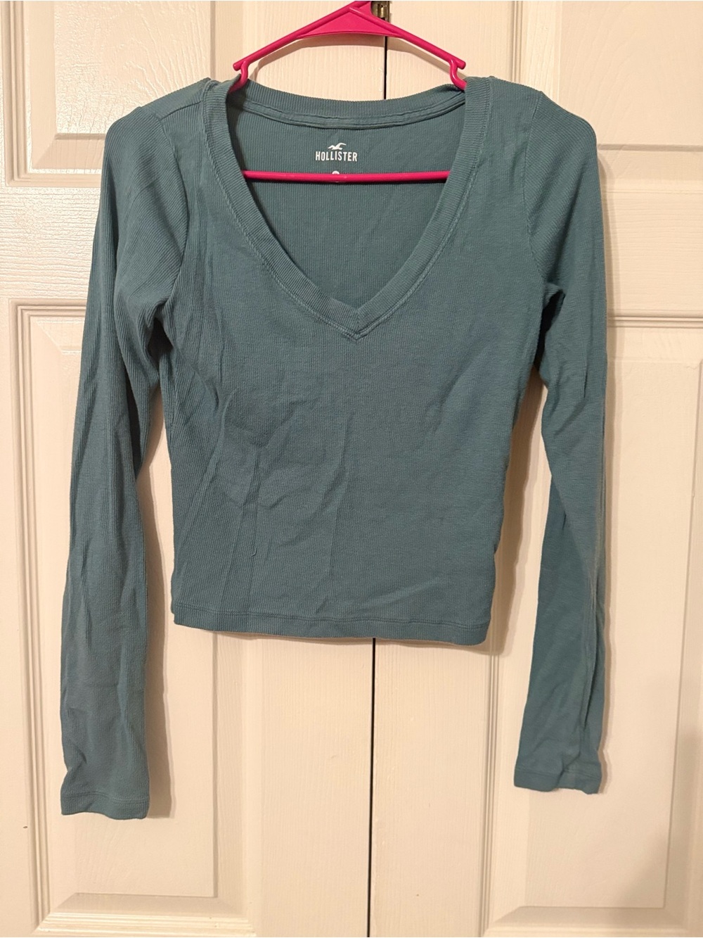 Hollister Long Sleeve V-Neck Top in Teal Green
